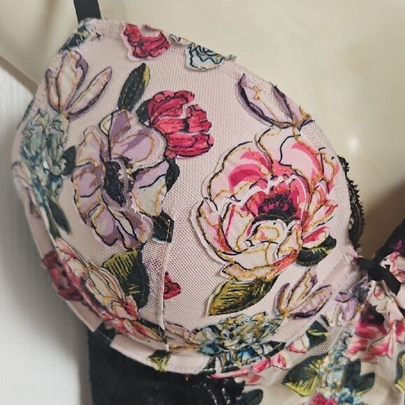 Victoria's Secret Pink and Black Floral Push-Up Bra - Picture 4 of 16